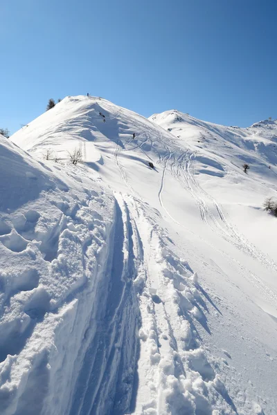 Montañismo en nieve fresca — Foto de Stock
