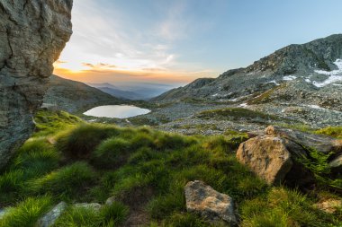 sunrise adlı dağ manzarası