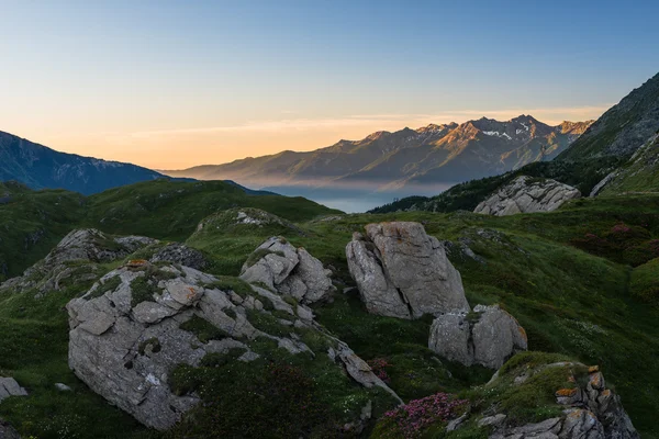 アルプスの日の出阿尔卑斯山的日出 — 图库照片
