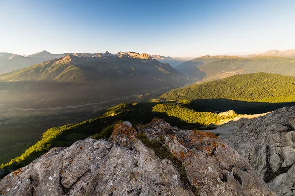 Paisaje de montaña al atardecer —  Fotos de Stock