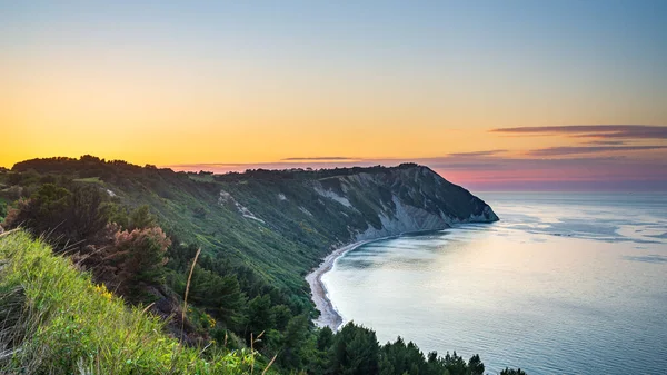 Solnedgång Landskap Conero Naturpark Dramatisk Kust Udde Stenig Klippa Adriatiska Stockbild