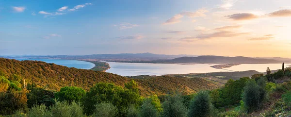 Sonnenaufgangslandschaft Naturpark Der Lagune Von Orbetello Wunderschöner Himmel Malerische Küste — Stockfoto