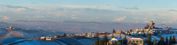 Talya Piedmont Panoramik Kış Kar Manzaralı Şarap Bahçeleri Gün Batımında — Stok fotoğraf