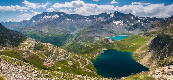 Idilliaco Lago Alpino Blu Alto Sulle Montagne Paesaggio Panoramico Terreno — Foto Stock