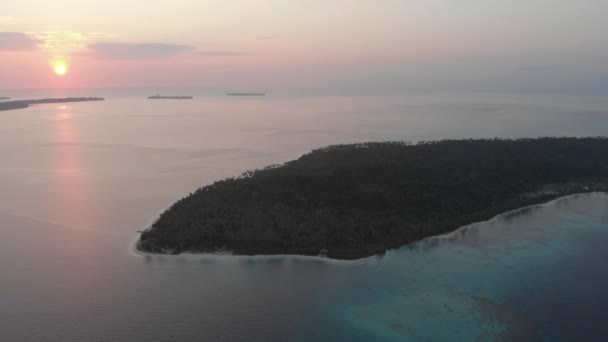 Вид Воздуха Острова Баньяк Тропический Архипелаг Суматра Индонезия Коралловый Риф — стоковое видео