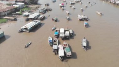 Hava: Sabah Cai Rang yüzer pazarında uçmak, toptan meyve ve mal satan tekneler, Can Tho, Mekong Delta bölgesi, Güney Vietnam, turizm merkezi. yerel d-log sinemasıName