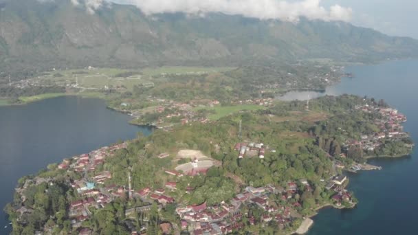 Εναέρια Πετούν Πάνω Από Λίμνη Toba Και Samosir Island Σουμάτρα — Αρχείο Βίντεο