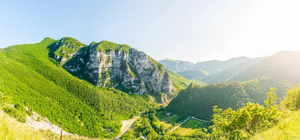 Acantilados Rocosos Paisaje Verde Región Marche Italia Cañón Único Desfiladero —  Fotos de Stock