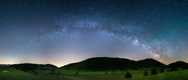 Cielo Nocturno Panorámico Sobre Las Tierras Altas Montelago Marche Italia — Foto de Stock
