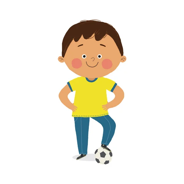 Lindo chico hispano de pie con una pelota de fútbol. Actividades infantiles. Dibujos animados vector dibujado a mano eps 10 ilustración aislada en blanco en un estilo plano. — Vector de stock