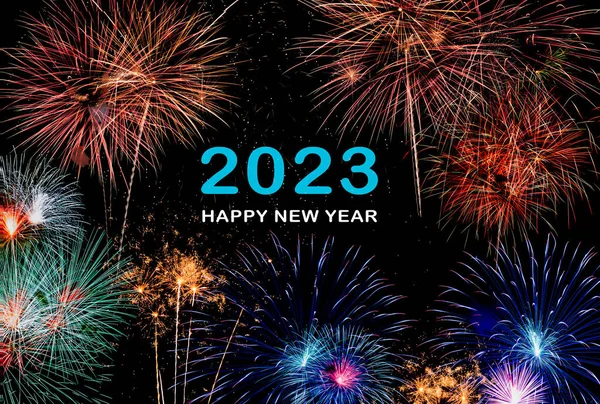 2023 Mutlu Yıllar, Renkli Altın Tatil Festivali havai fişekleri mesajla kutlanıyor.