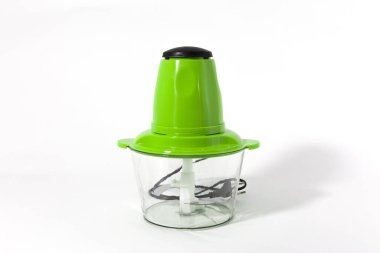 Ürünlerin helikopteri. Meyve, sebze, peynir, fındık ve daha fazlasını doğramak ve karıştırmak. Yüksek hız. Çelik bağlama bıçakları. Büyük kase ve çıkarılabilir kapak. Beyaz arkaplan.