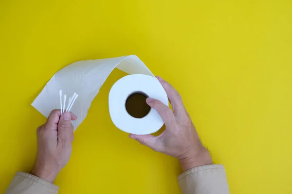 Toilet Paper Roll Yellow Background — ストック写真