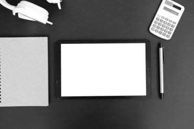 İş konsepti. ekrandaki metin için alanı olan bir tablet
