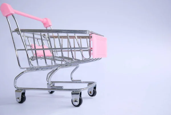 Leerer Einkaufswagen Rosa Plastikdetails Auf Hellem Hintergrund — Stockfoto