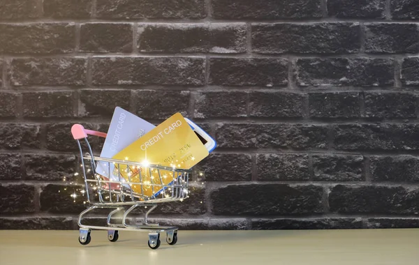 Carrito Compras Con Fondo Pared Ladrillo Vacío —  Fotos de Stock