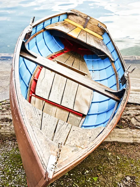 Vecchia barca di fila — Foto Stock