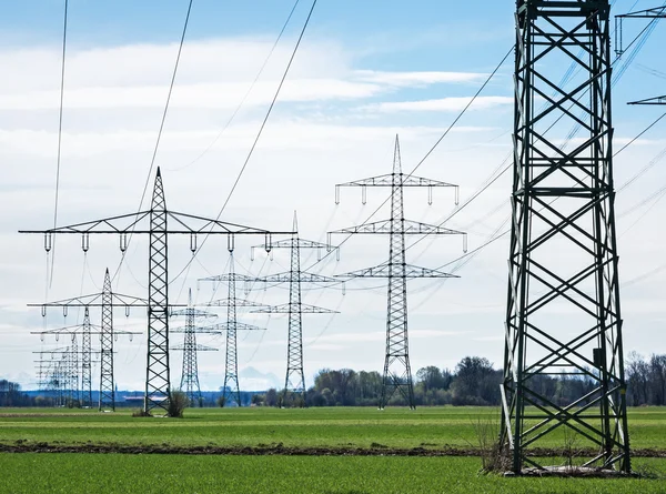 Pylon elektryczny — Zdjęcie stockowe