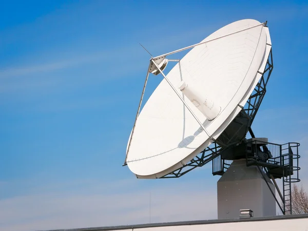 Antena satélite — Fotografia de Stock