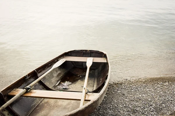 Vieux bateau à rames — Photo