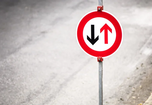 Give way sign — Stock Photo, Image