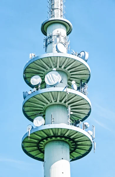 Torre de comunicación — Foto de Stock