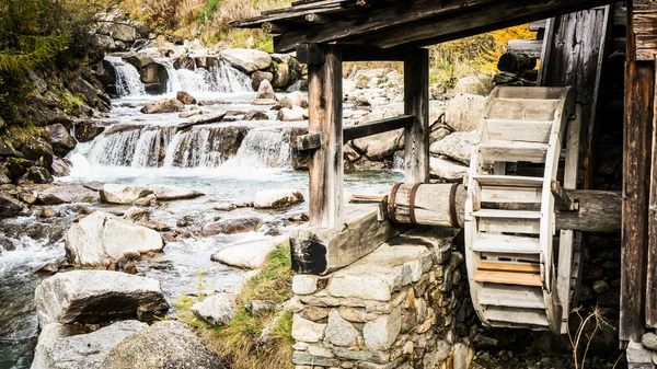 Ancien moulin à eau — Photo