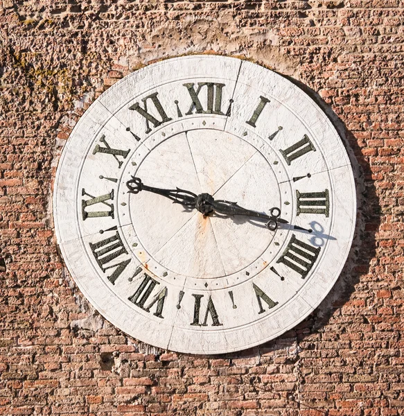 Alte Uhr — Stockfoto