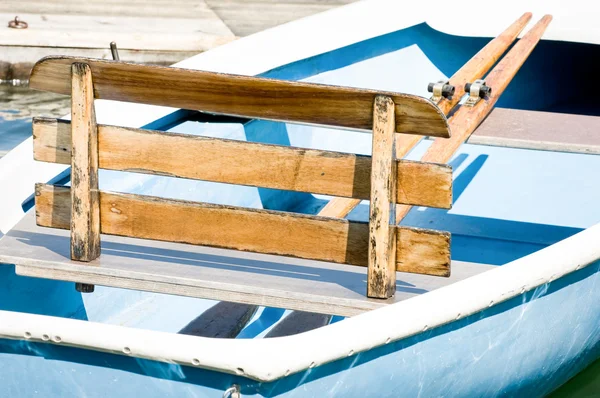 Velho barco a remos — Fotografia de Stock