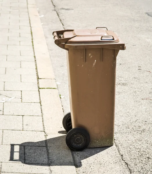 Moderne Mülltonnen — Stockfoto