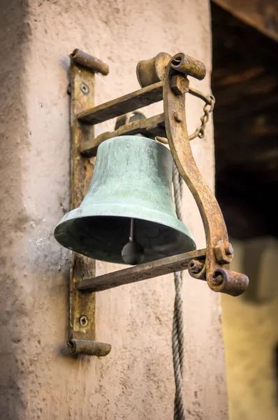 Antigua campana oxidada — Foto de Stock