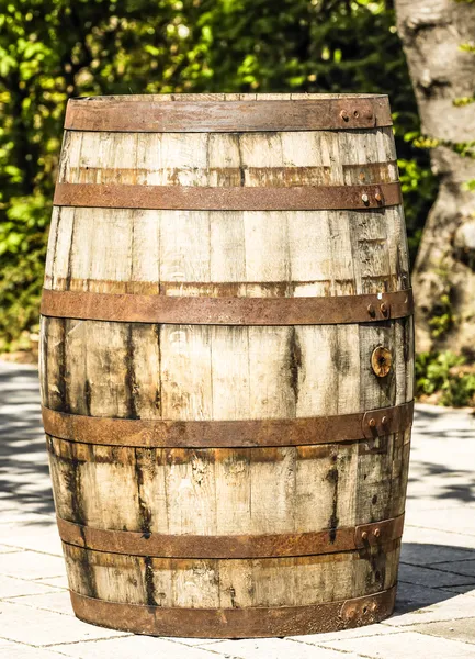 Viejo barril de vino de madera — Foto de Stock