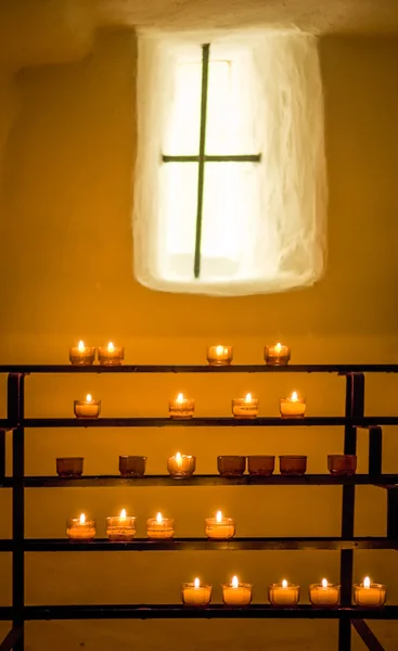 祈りの蝋燭 ロイヤリティフリーのストック写真