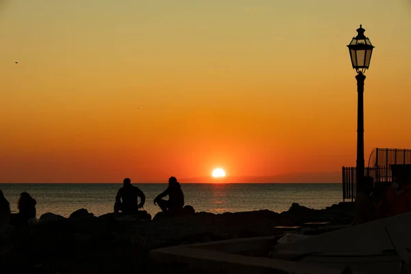 People Sitting Watching Beautiful Sunset Genoa Italy — ストック写真