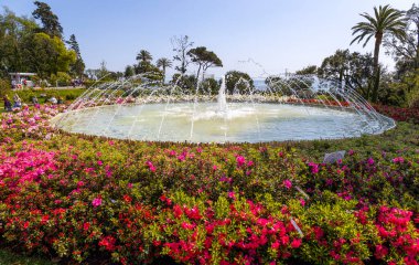 GENOA, ITALY, APRIL, 28, 2022 - Euroflora 2022 'de Cenova' da çiçek aranjmanı, uluslararası çiçekçilik festivali, Cenova Nervi parkları, İtalya.