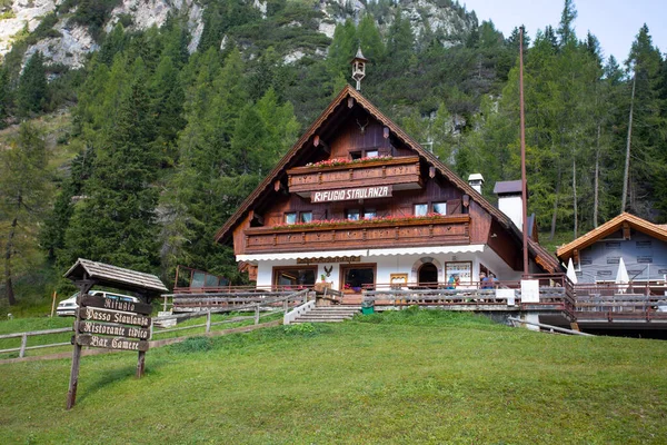 Belluno Italië September 2021 Zicht Staulanza Toevluchtsoord Bij Staulanza Pas — Stockfoto