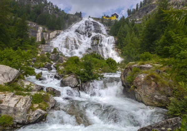 Pohled Vodopád Toce Údolí Formazza Provincie Verbano Cusio Ossola Itálie — Stock fotografie