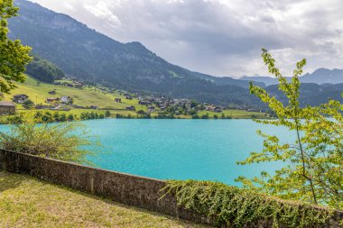 Lungernsee, İsviçre 'de Lungern Gölü manzarası