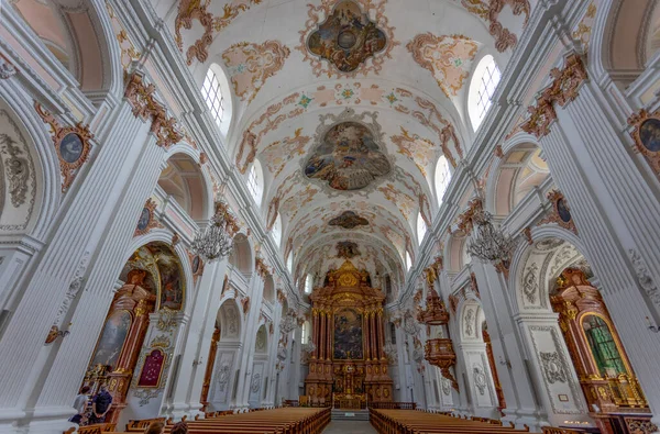 ルツェルン スイス 2022年6月21日 スイスのルツェルンにある聖フランツ ザヴェルのイエズス会教会内部の様子 — ストック写真