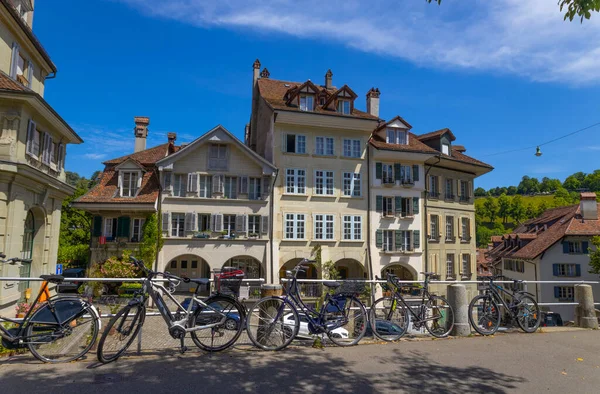 Велосипеды Припаркованы Центре Берна Старыми Зданиями Заднем Плане Берне Швейцария — стоковое фото