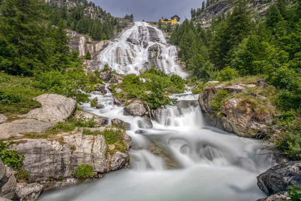 Pohled Vodopád Toce Údolí Formazza Provincie Verbano Cusio Ossola Itálie — Stock fotografie