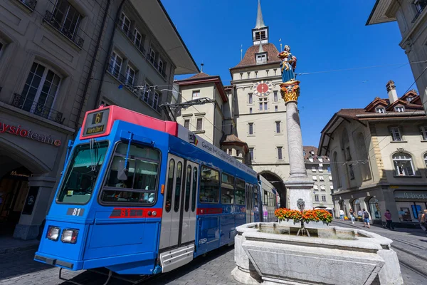 Bern Switzerland June 2022 Міський Трамвай Під Годинниковою Вежею Kafigturm — стокове фото