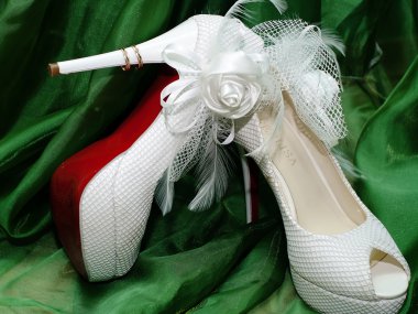 Alyans ve ayakkabılar