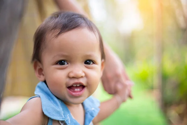 Fille Avec Sourire Lumineux Belles Dents Yeux Heureux Photos De Stock Libres De Droits