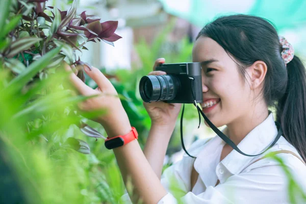 Happily Asian Young Gardener Couple Wearing Apron Use Garden Equipment — Stok fotoğraf