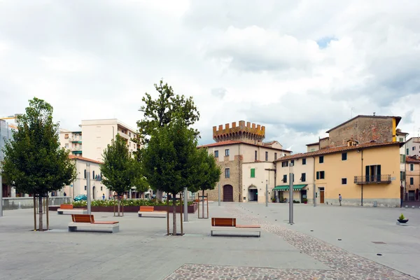 Środkowy kwadrat na motevarchi - Toskania - Włochy — Zdjęcie stockowe