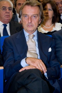Montezemolo derece honoris causa sergio marchionne için conferment sırasında