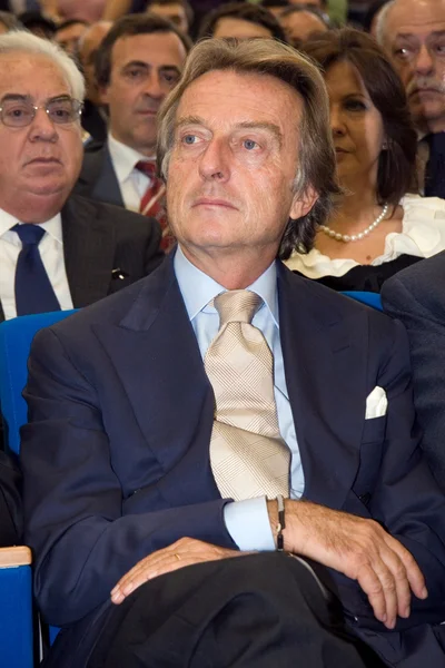 Montezemolo κατά την απονομή του βαθμού να επίτιμη Διδάκτωρ να Σέρτζιο Μαρτσιόνε — Φωτογραφία Αρχείου