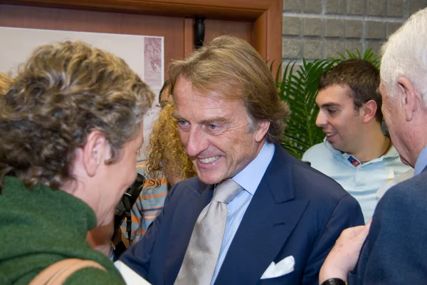 Montezemolo během udělení stupně do honoris causa na sergio marchionne — Stock fotografie