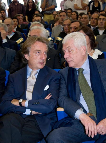 Montezemolo lors de l'attribution du diplôme à Honoris Causa à Sergio Marchionne — Photo